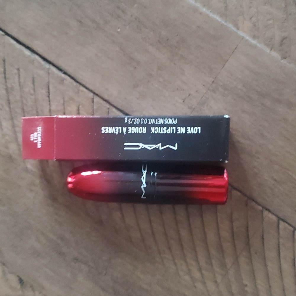 MAC Love Me lipstick E for Effortless (NEW)